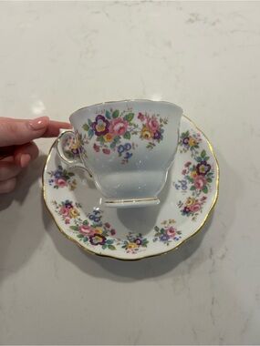 🌸🌼🪻Vintage Colclough teacup & saucer